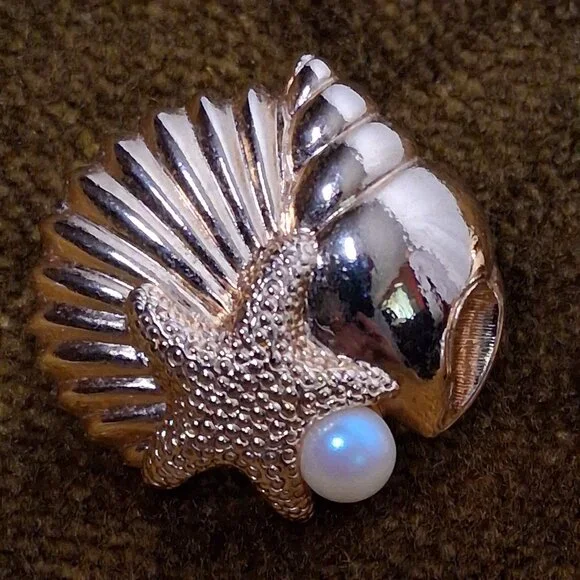 Avon Seashell Earrings Pierced Gold Tone Faux Pearl Starfish Shell Conch Beach - Picture 4 of 9